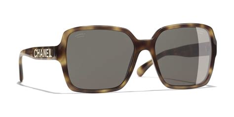 chanel lunettes de soleil prezzi|Chanel lunette de soleil carré.